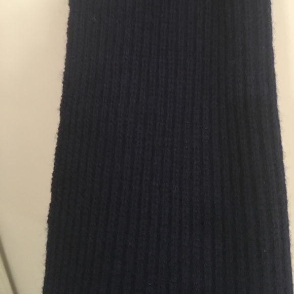 Abercrombie and Fitch navy scarf. - Picture 1 of 3